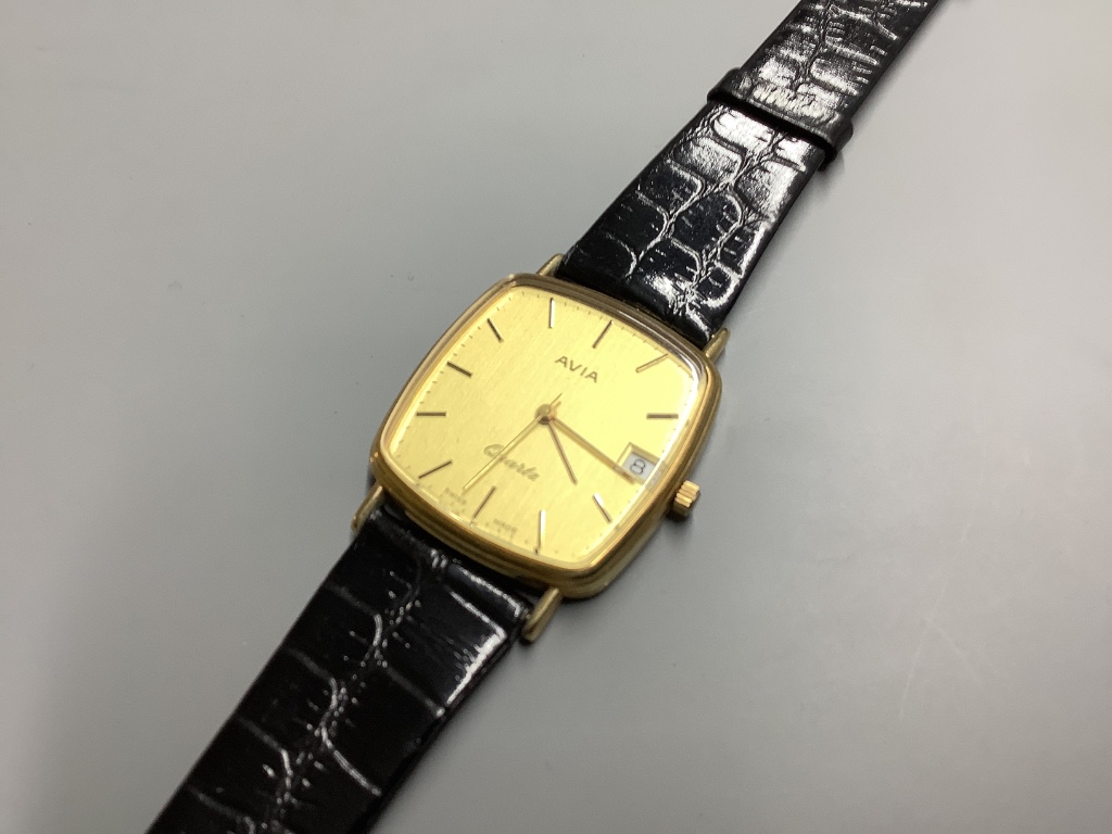 A gentleman's modern 9ct gold Avia quartz wrist watch, on a leather strap, case diameter 29mm